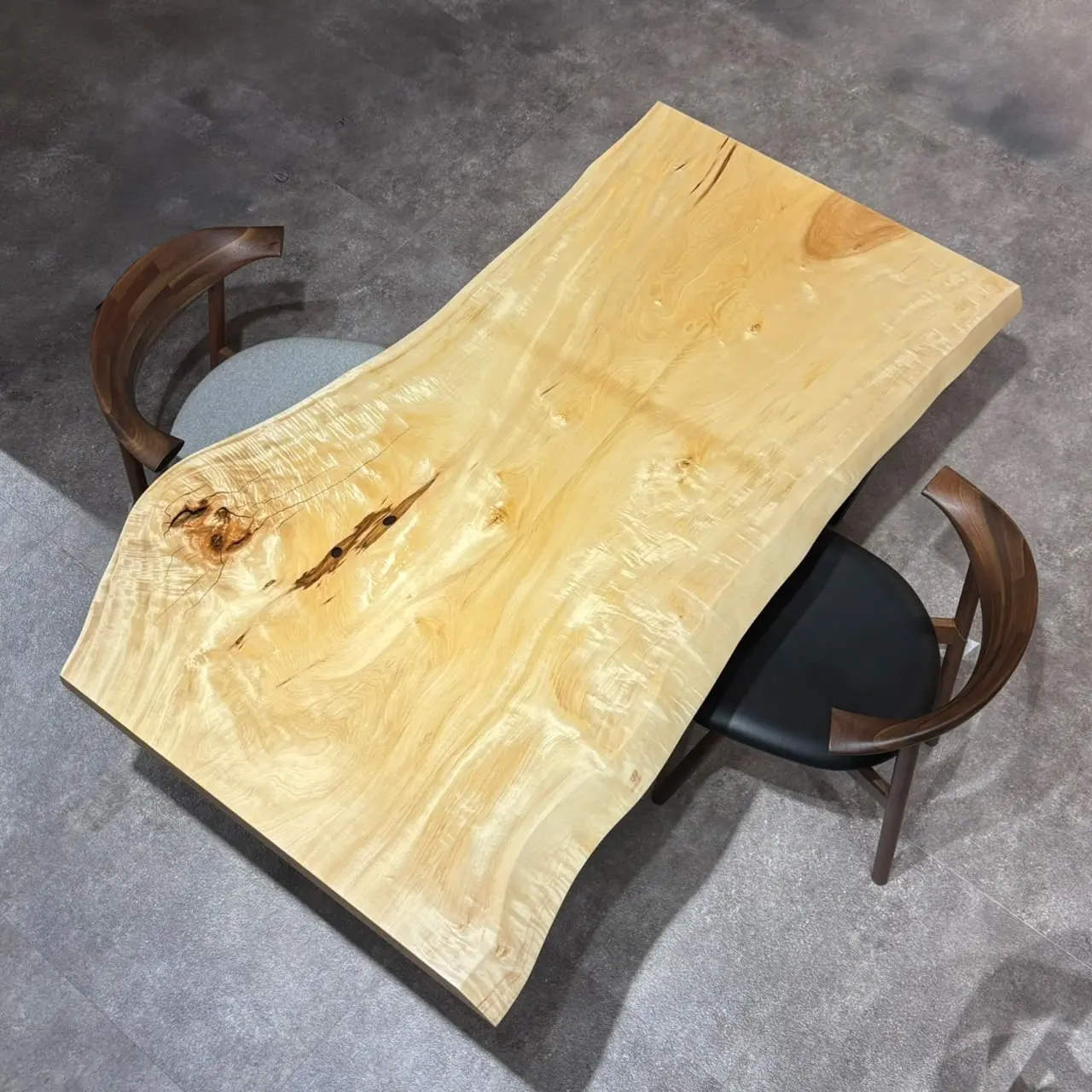 名古屋店　トチ　幅160×奥行74-81×厚み5cm