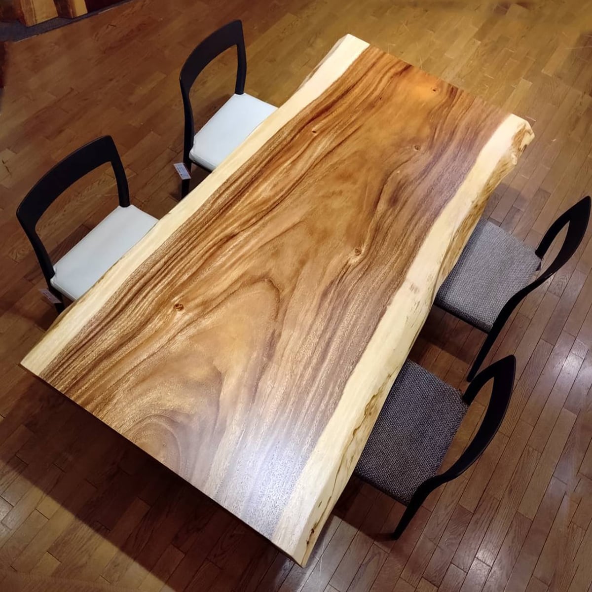 神戸店　モンキーポッド　幅180×奥行79-89×厚み5(cm)