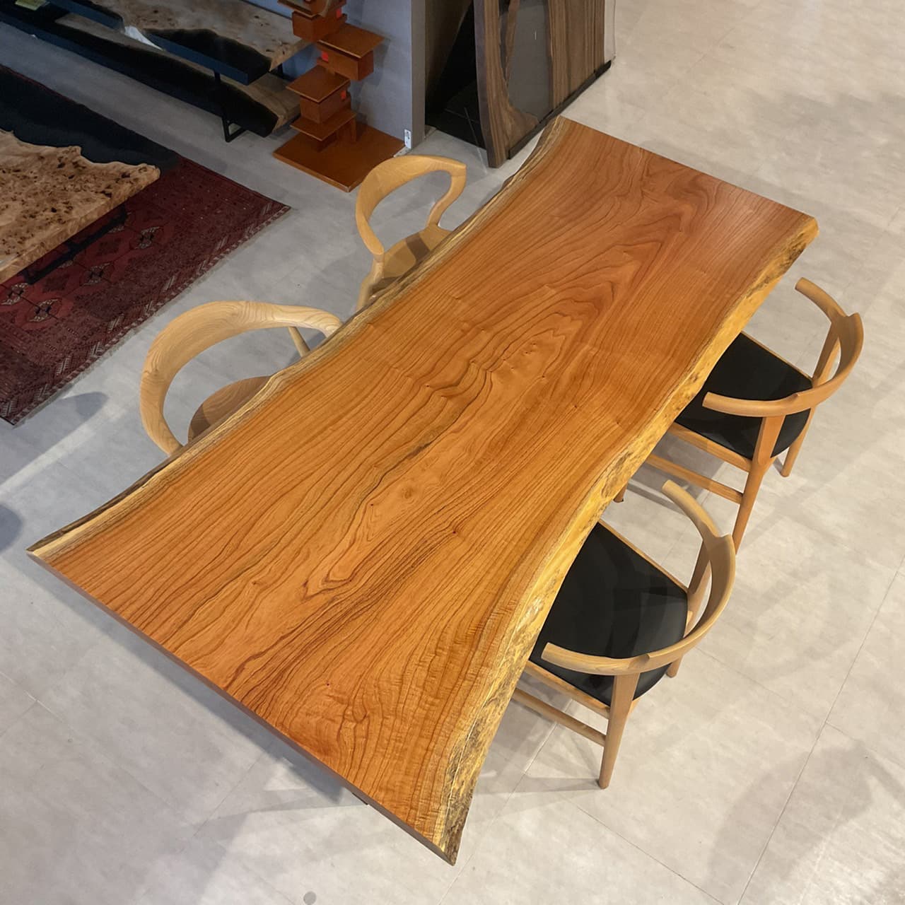 天神店　センダン　幅220×奥行84-110×厚み4.8(cm)