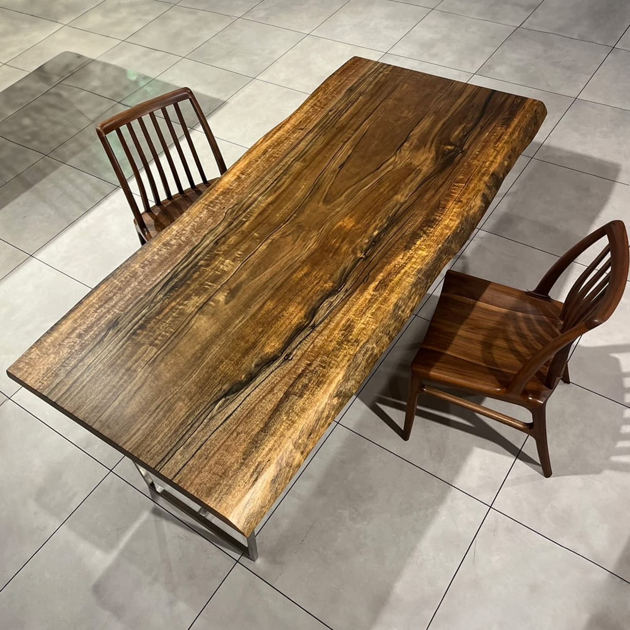 大川店　パプアニューギニアウォールナット　幅200×奥行87-90×厚み5(cm)