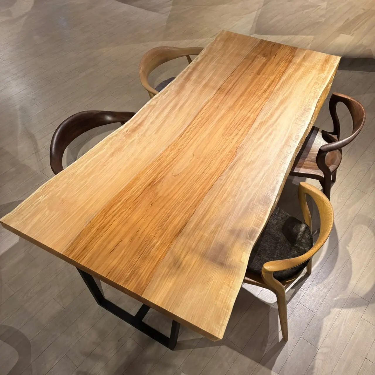 新宿店　トチ　幅200×奥行85-108×厚み6(cm)