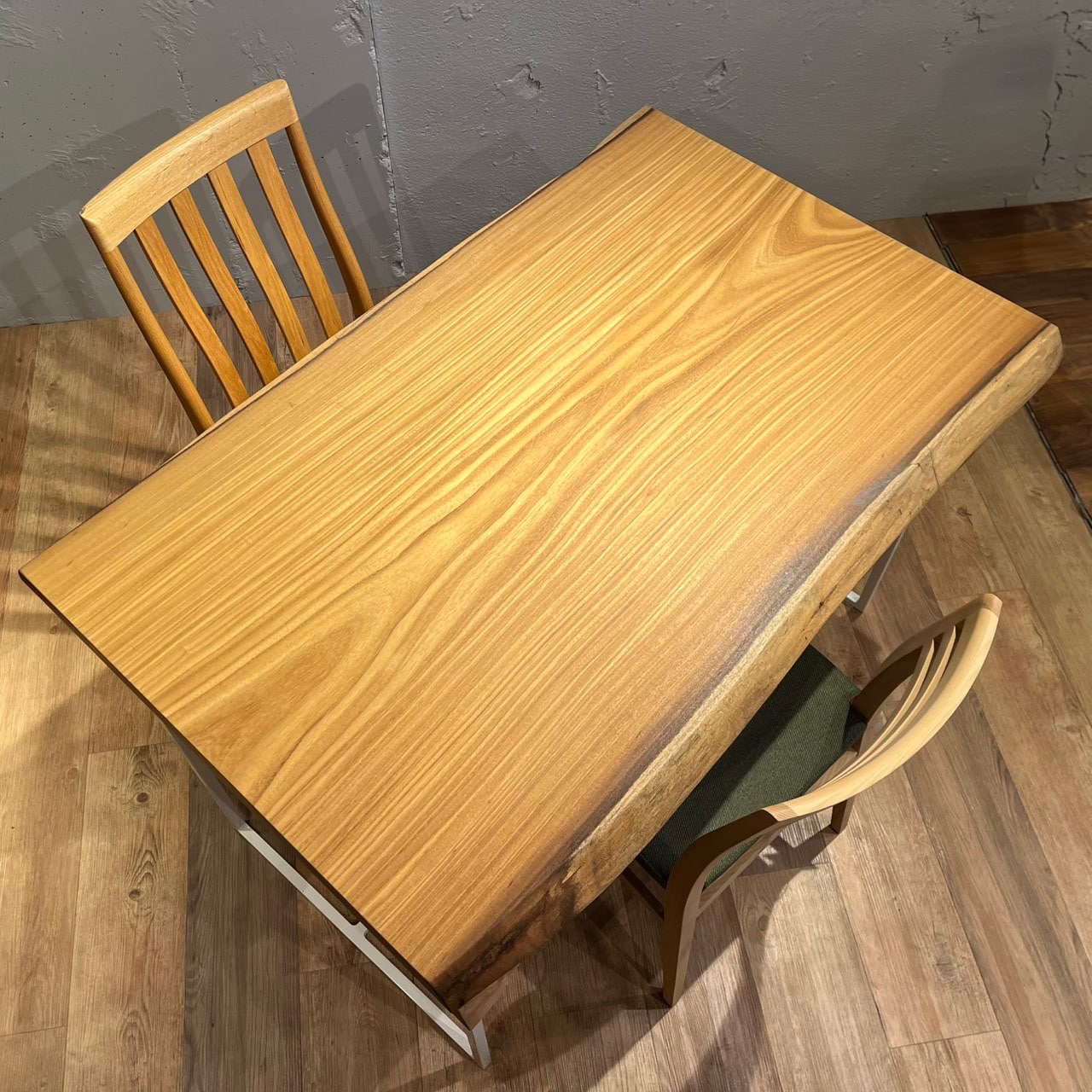 吉祥寺店　アサメラ　幅120×奥行70-74×厚み5(cm)