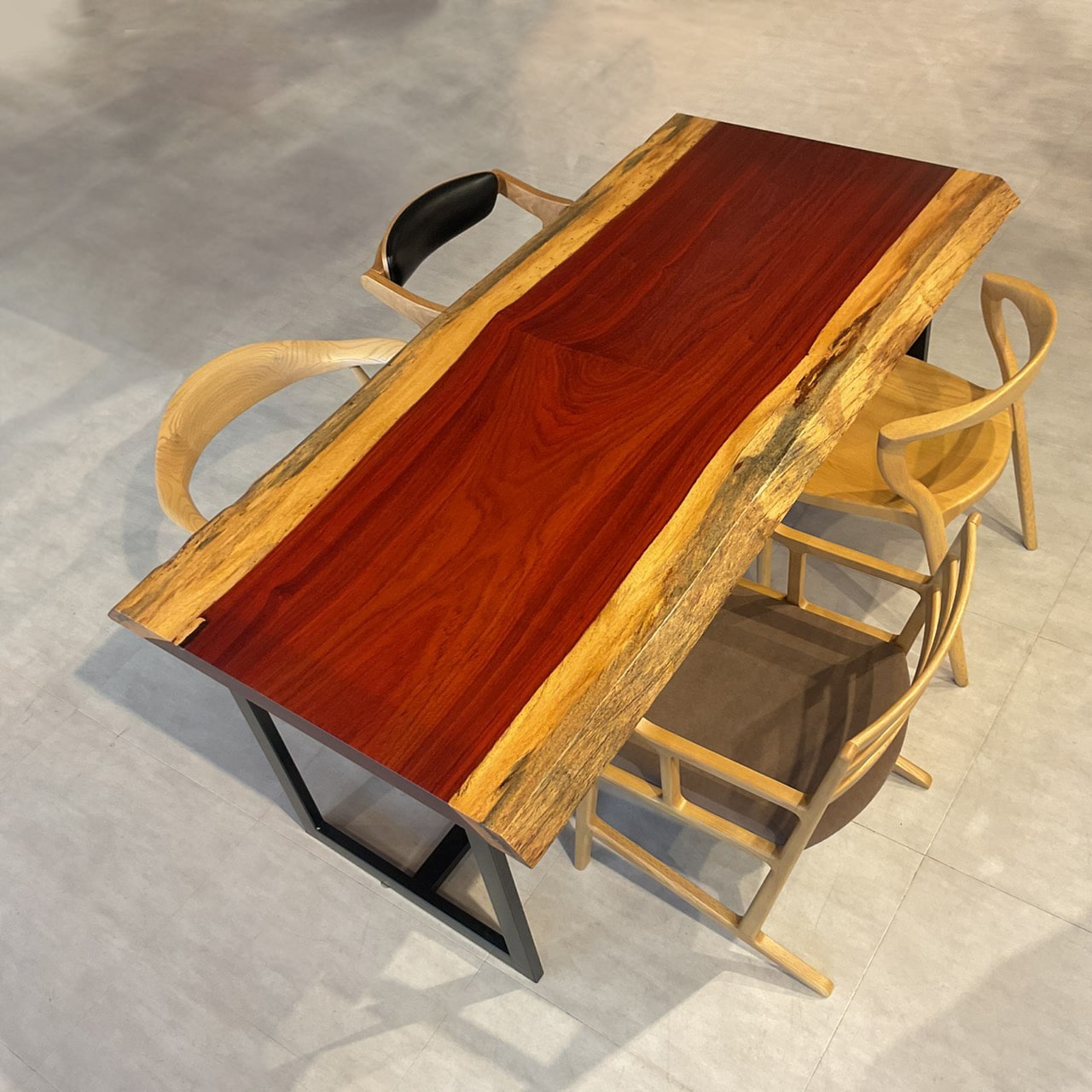 天神店　パドック　幅180×奥行80-84×厚み5.1(cm)