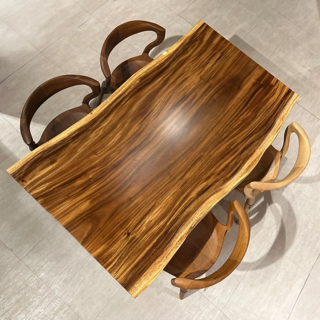 横浜店　モンキーポッド　幅150×奥行81-87×厚み4.9(cm)