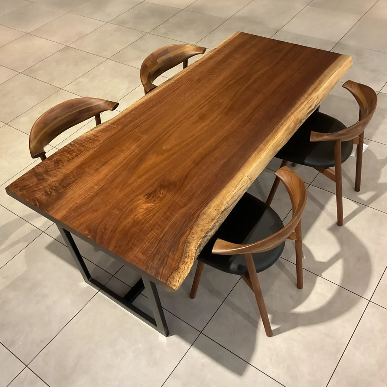 大川店　ウォールナット　幅180×奥行77-100×厚み5(cm)
