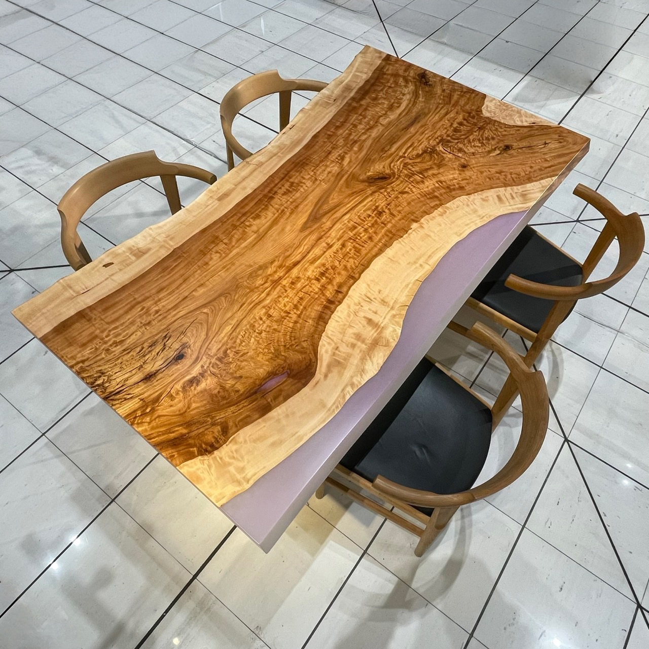 レジン店　RESINトチ　幅180×奥行88-104×厚み4.8cm