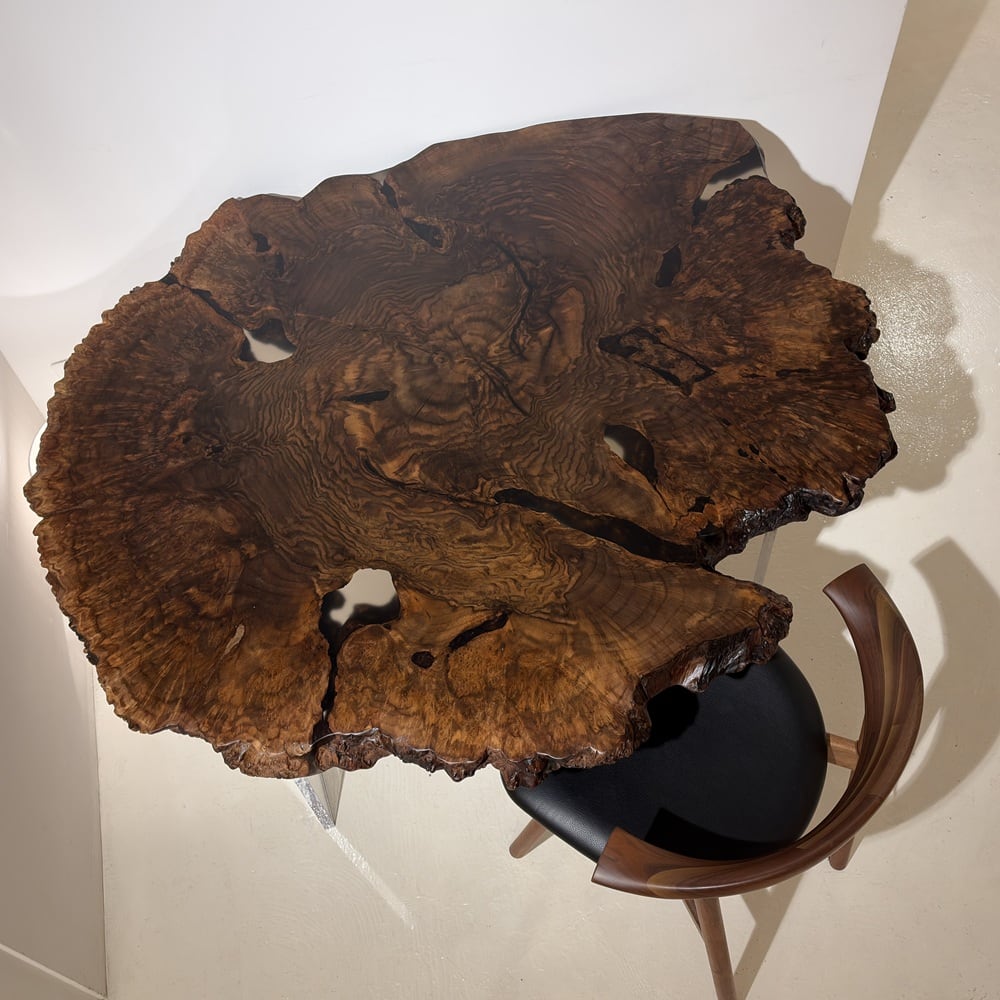 青山店　クラロウォールナット　幅144×奥行100-130×厚み5.7cm
