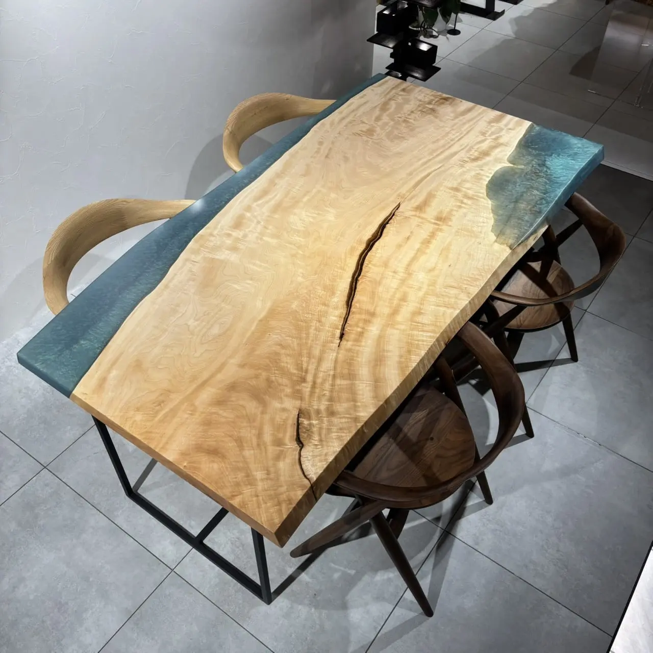 レジン店　RESINトチ　幅180×奥行82-92×厚み5cm