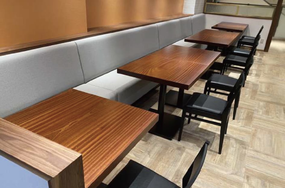 L字カウンターテーブル カフェテーブル （サペリ）の木目