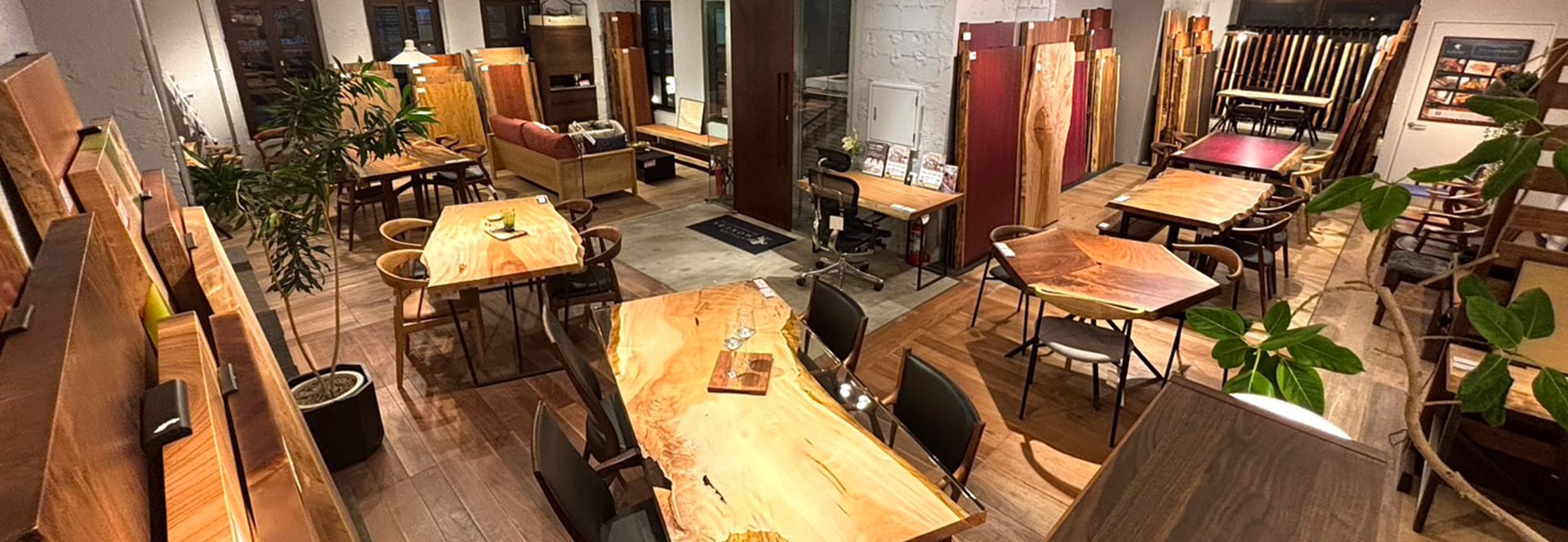 東京23区送料無料　マンション展示場未使用品　ダイニングテーブル THE CENTER TOKYO 開放感溢れる32階角部屋 東京の高級中古