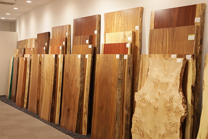 憧れの一枚板を、お求めやすいお値段で。