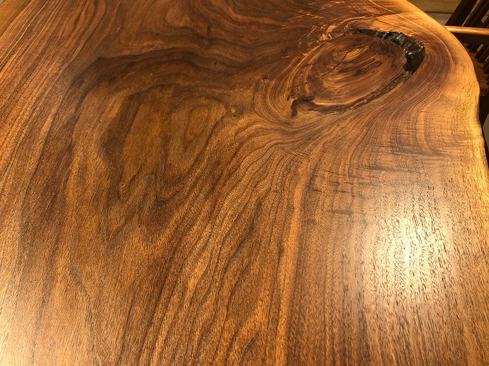 ウォールナットの一枚板テーブル