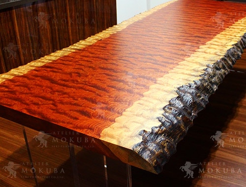 光沢ある杢が美しい、ブビンガ玉杢一枚板ダイニングテーブルの画像