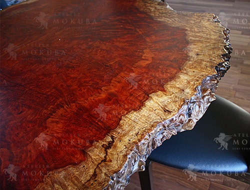 ブビンガ（瘤杢）一枚板ダイニングテーブルの画像