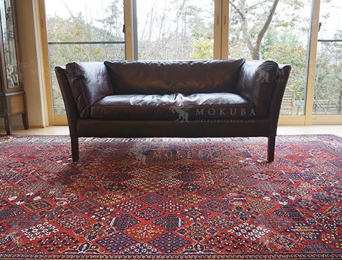 栃（トチ）一枚板テーブル、メイメ ペルシャ絨毯の画像