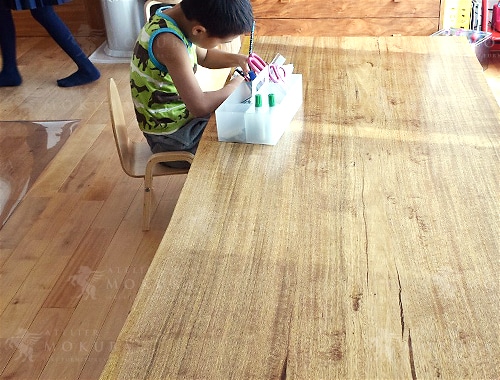 スリランカウォールナット一枚板ダイニングテーブルの画像
