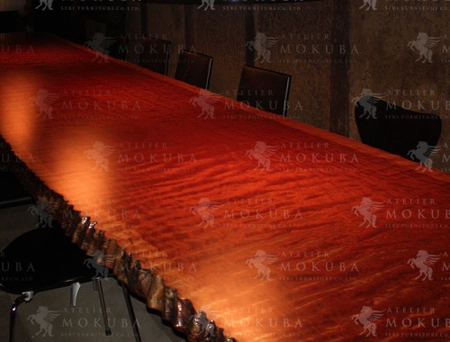 6mを越えるブビンガ玉杢一枚板テーブルの画像