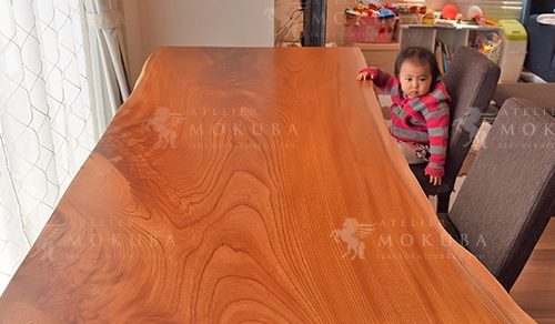 ケヤキの一枚板テーブル事例 – 一枚板、無垢材 天板の販売【アトリエ木馬】