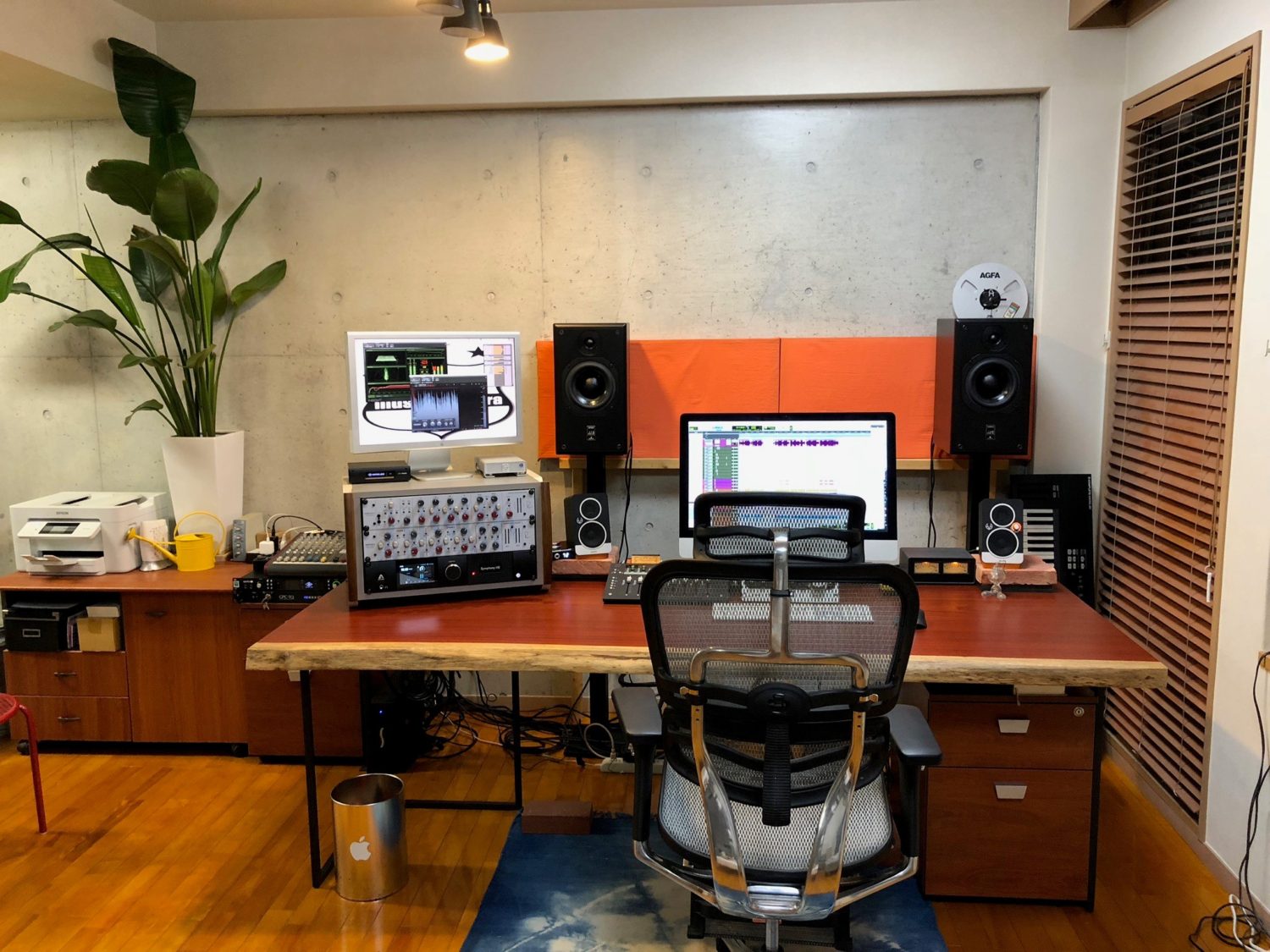 パドック レコーディングスタジオデスクの画像