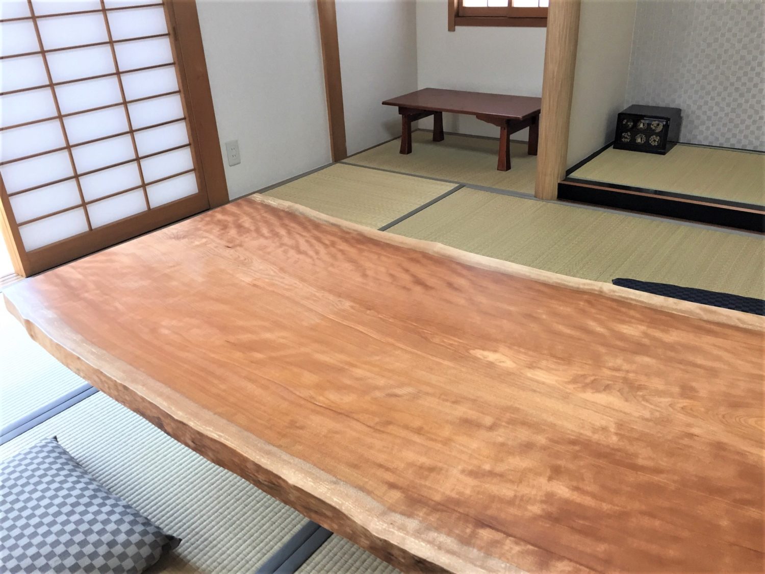水目桜 一枚板 座卓【神奈川県横浜市】 – 一枚板テーブル・無垢材家具 