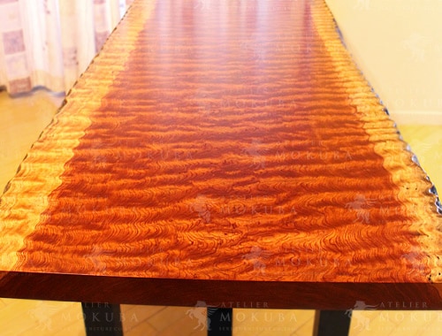 玉杢が美しい、ブビンガ一枚板テーブルの画像