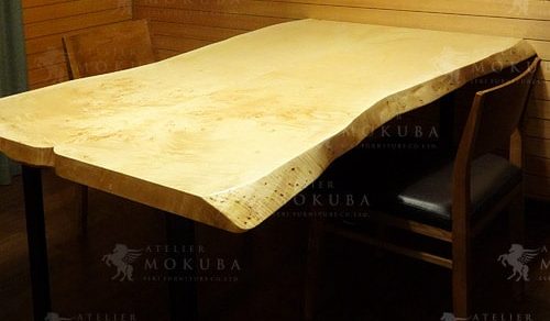 純白の木肌が美しい、栃（トチ）のブックマッチテーブル