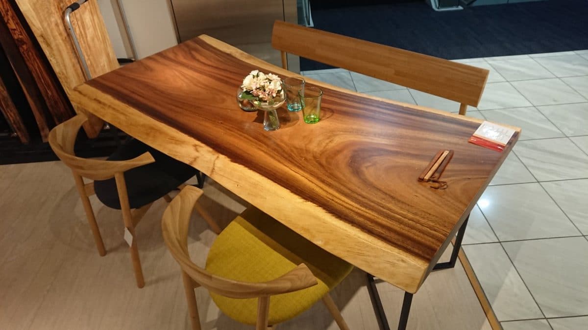 一枚板（ミミ）の傷補修 | 一枚板テーブル、無垢材 天板の販売 