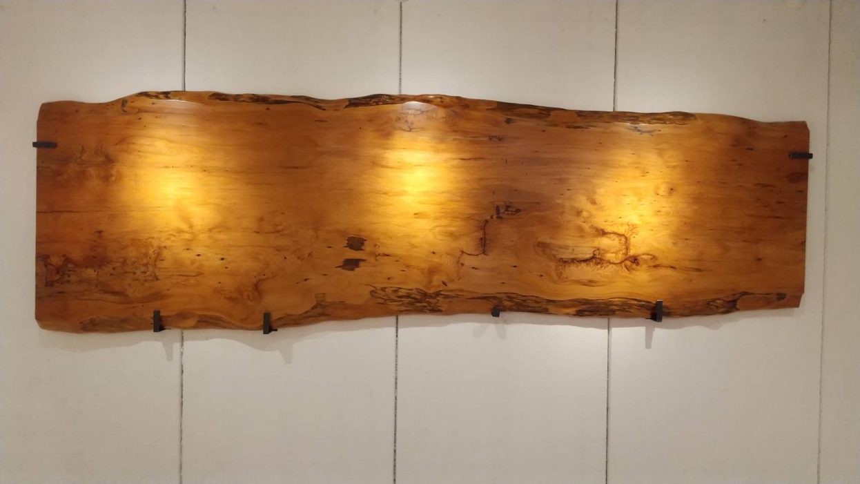 壁掛け一枚板の展示 | 一枚板テーブル、無垢材 天板の販売【アトリエ木馬】