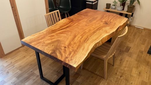 トチの一枚板テーブル事例 – 一枚板テーブル・無垢材家具の専門店 