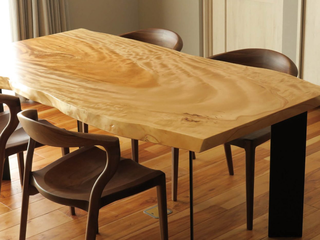 トチ一枚板テーブル、カムイチェア、カムイベンチ