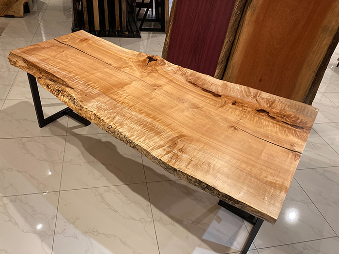キルトメープル一枚板テーブルご納品 – 一枚板テーブル、無垢材