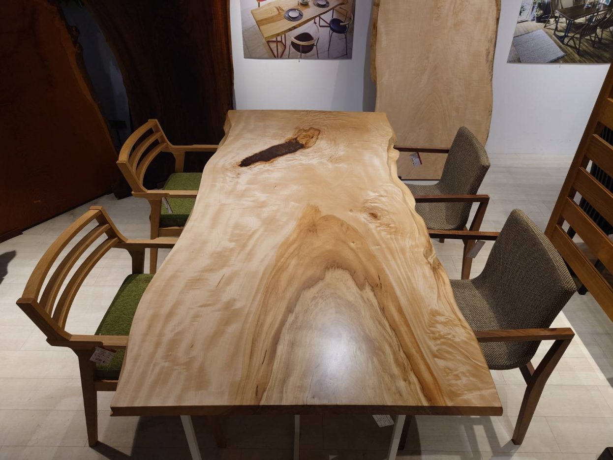 日本を代表する銘木 – 一枚板テーブル、無垢材 天板の販売【アトリエ木馬】