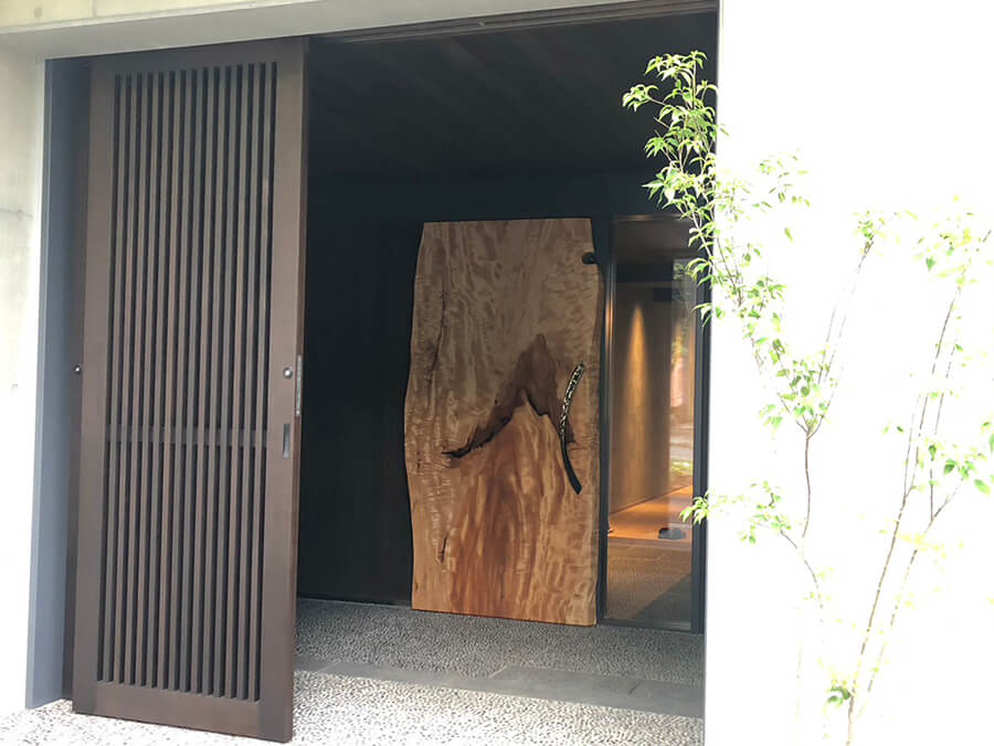 その他xトチ【東京都 K様】玄関扉 | 一枚板テーブル、無垢材 天板の 