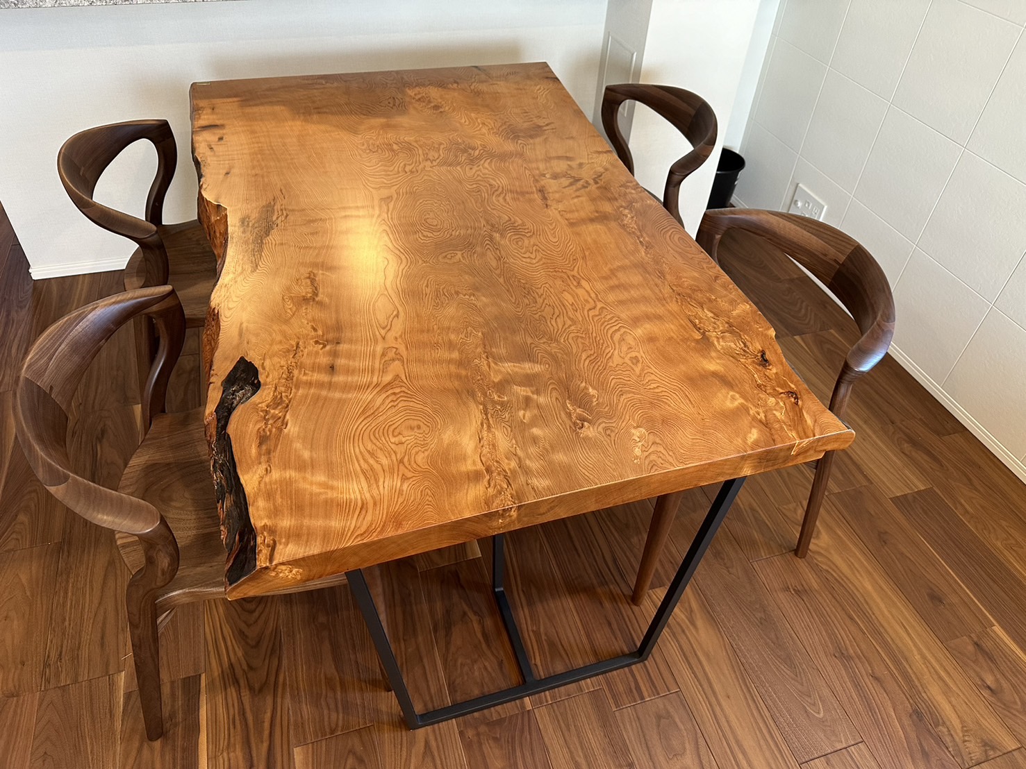 希少楢木の木ダイニングテーブル - 机/テーブル