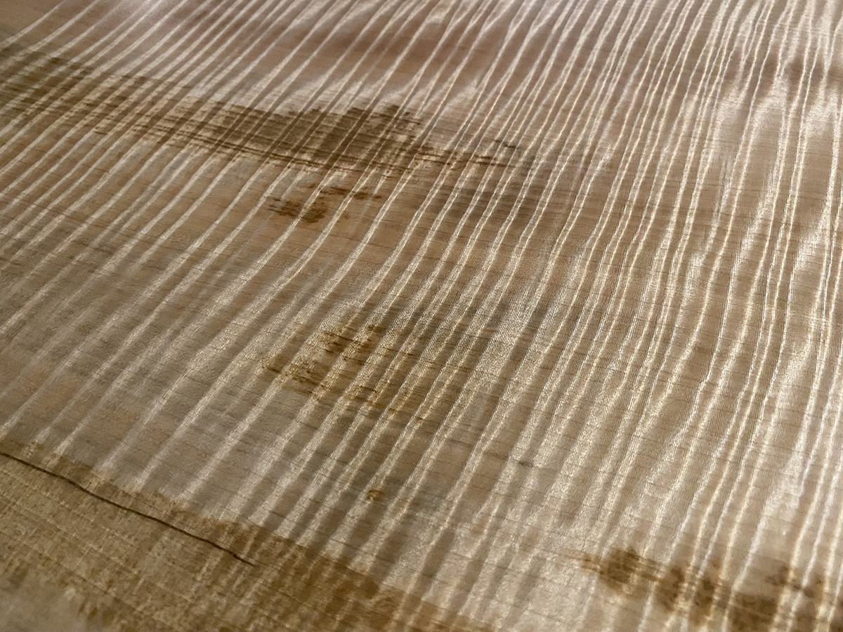 トチの一枚板の魅力とは？産地・色味・杢目を解説！ | 一枚板テーブル 