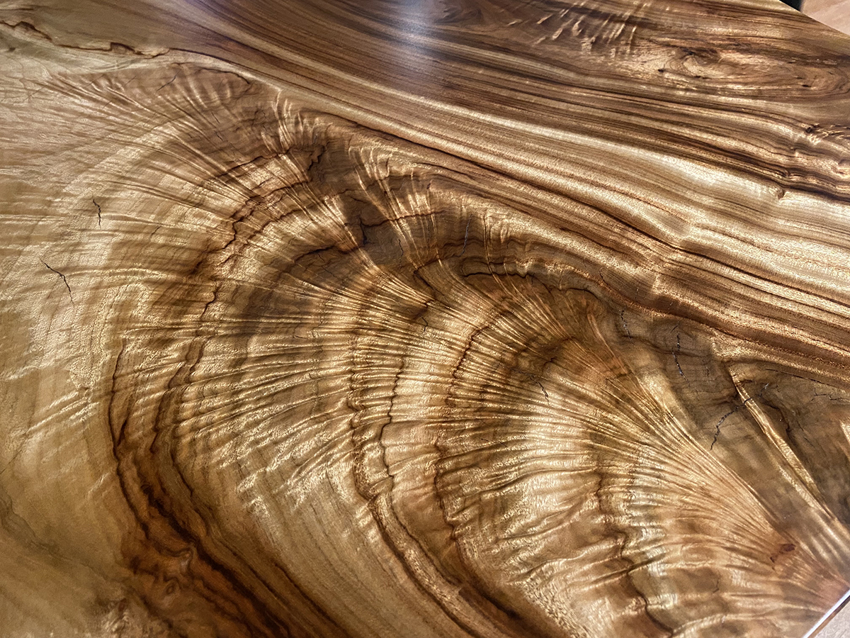 杢」の種類 一枚板に出る杢目・木目・柾目・板目の違いも解説！ | 一枚板テーブル、無垢材 天板の販売【アトリエ木馬】