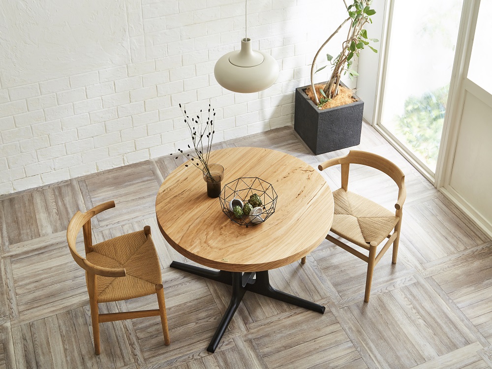 ダイニングテーブルの寿命はどのくらい？買い替えのタイミングや長く 