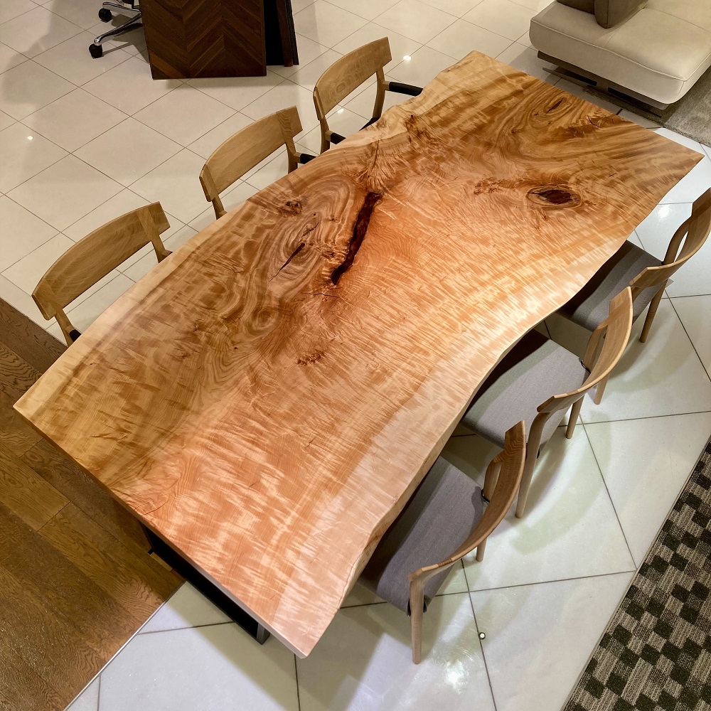 おススメの一枚板 ～歴史を刻む神社のご神木～ | 一枚板テーブル、無垢材 天板の販売【アトリエ木馬】