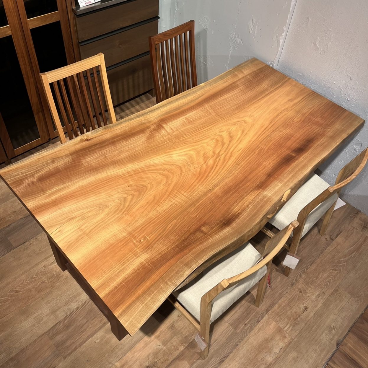 吉祥寺ギャラリーおすすめ一枚板のご紹介 | 一枚板テーブル、無垢材 天板の販売【アトリエ木馬】