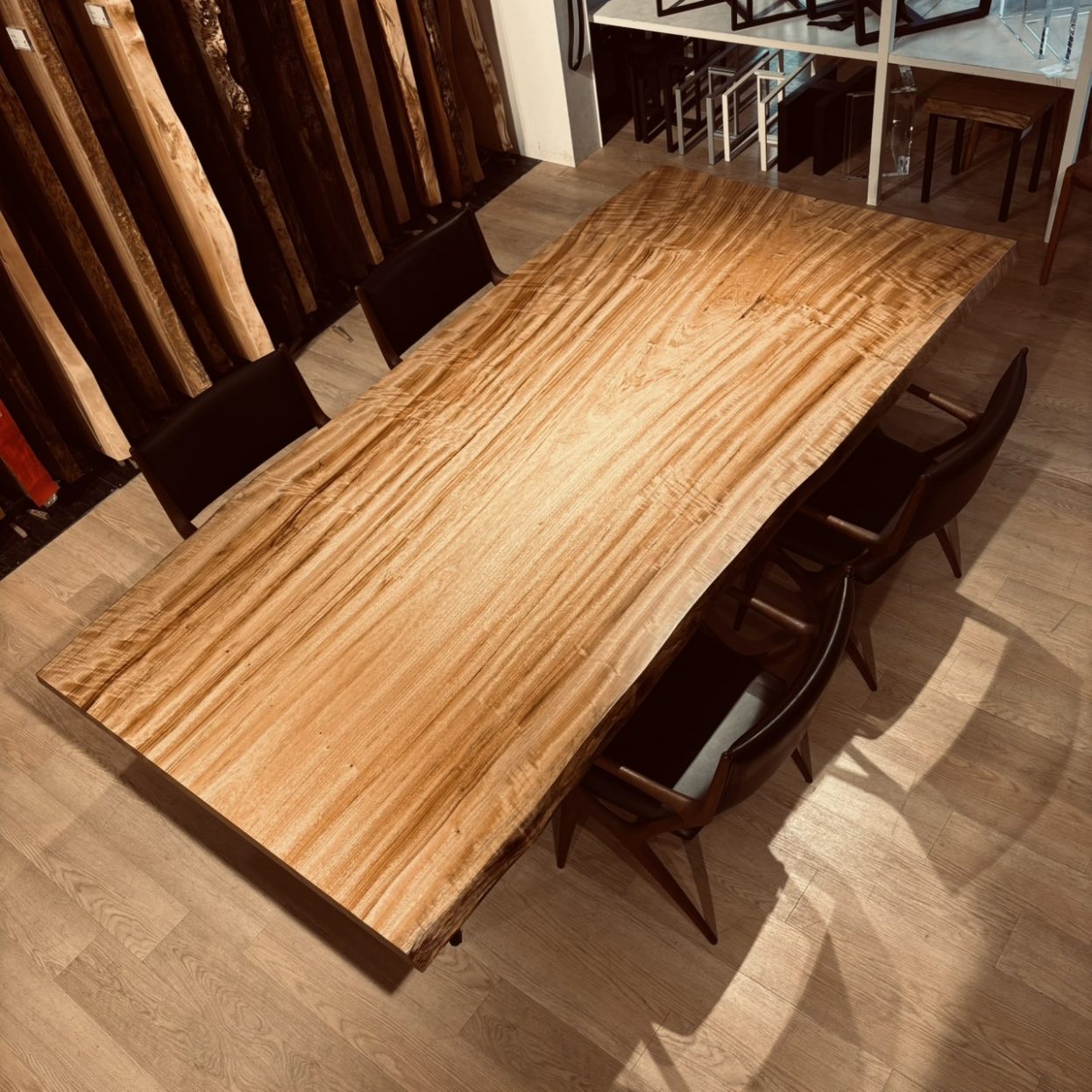 青山店新入荷のクス一枚板