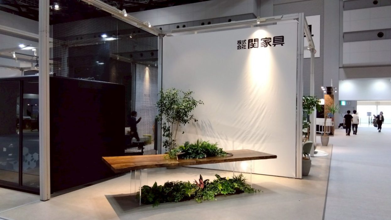 オルガテック　一枚板展示