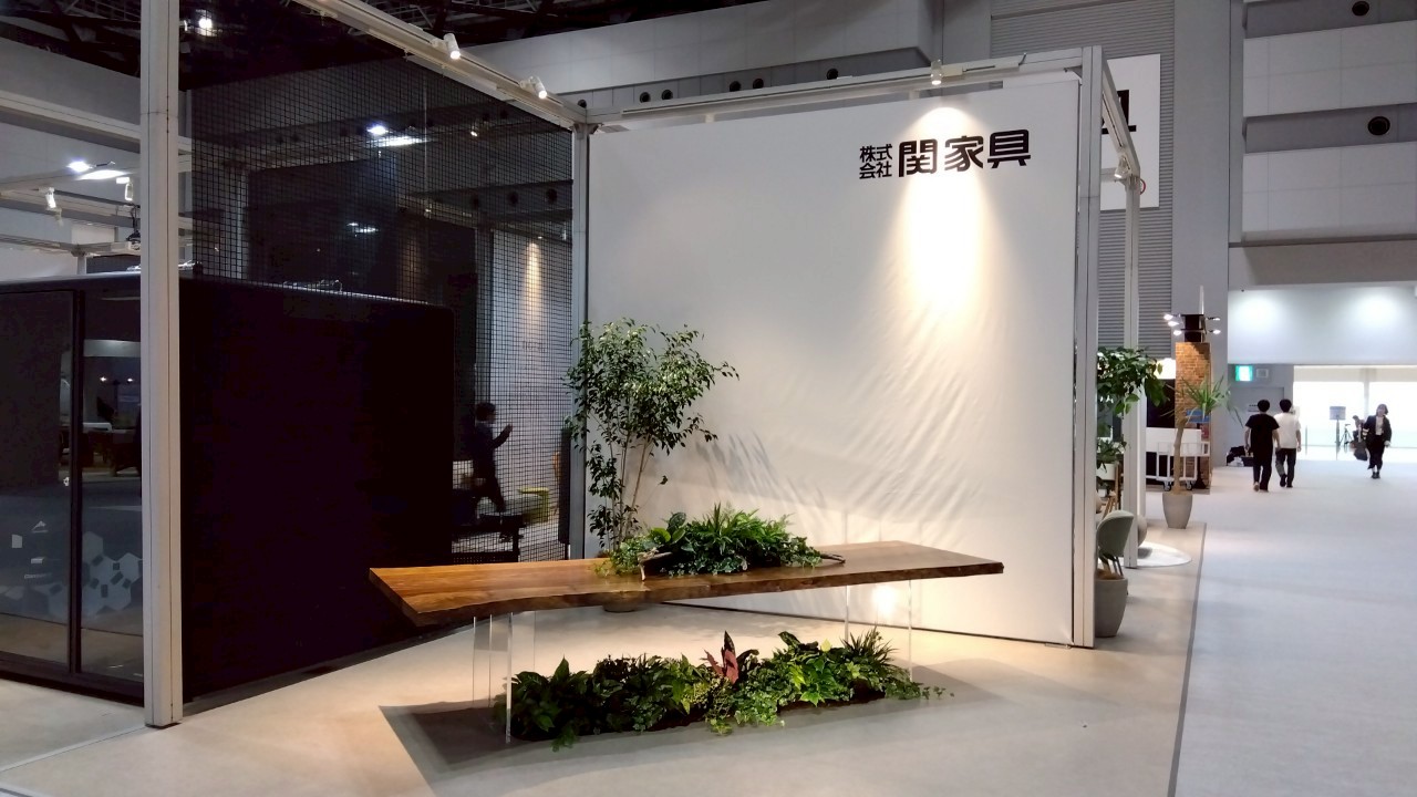 オルガテック　一枚板展示