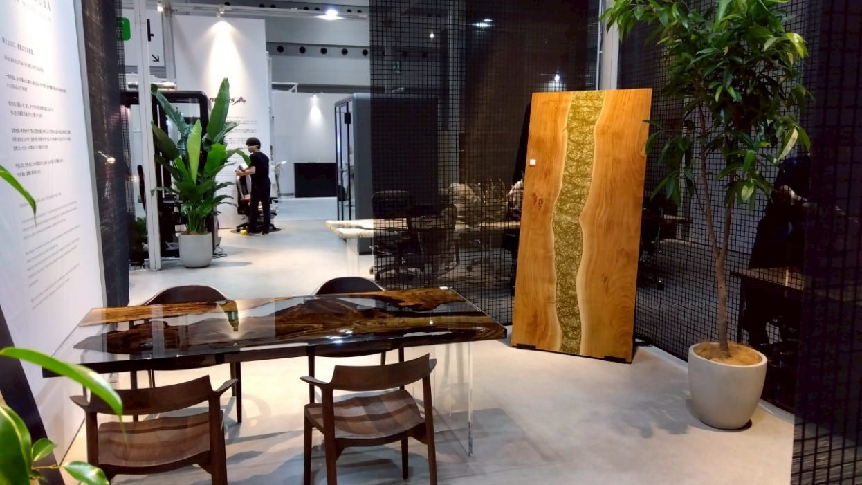 オルガテック　一枚板展示