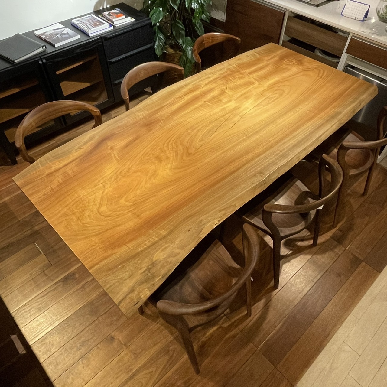 12/4-23　アトリエ木馬・新宿　一枚板フェア