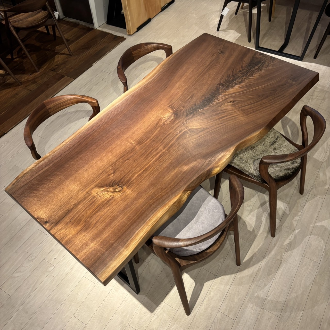 12/4-23　アトリエ木馬・新宿　一枚板フェア