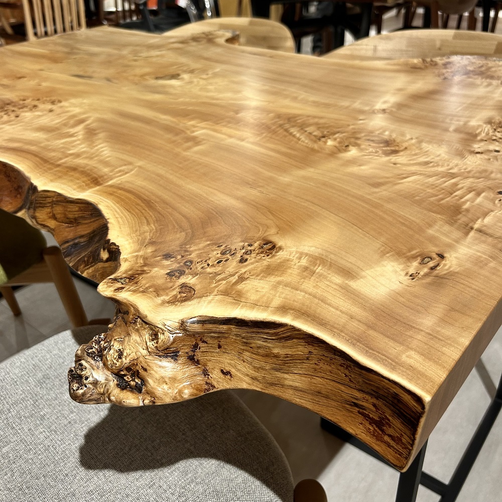 横浜店展示のポプラ一枚板テーブル（422403）