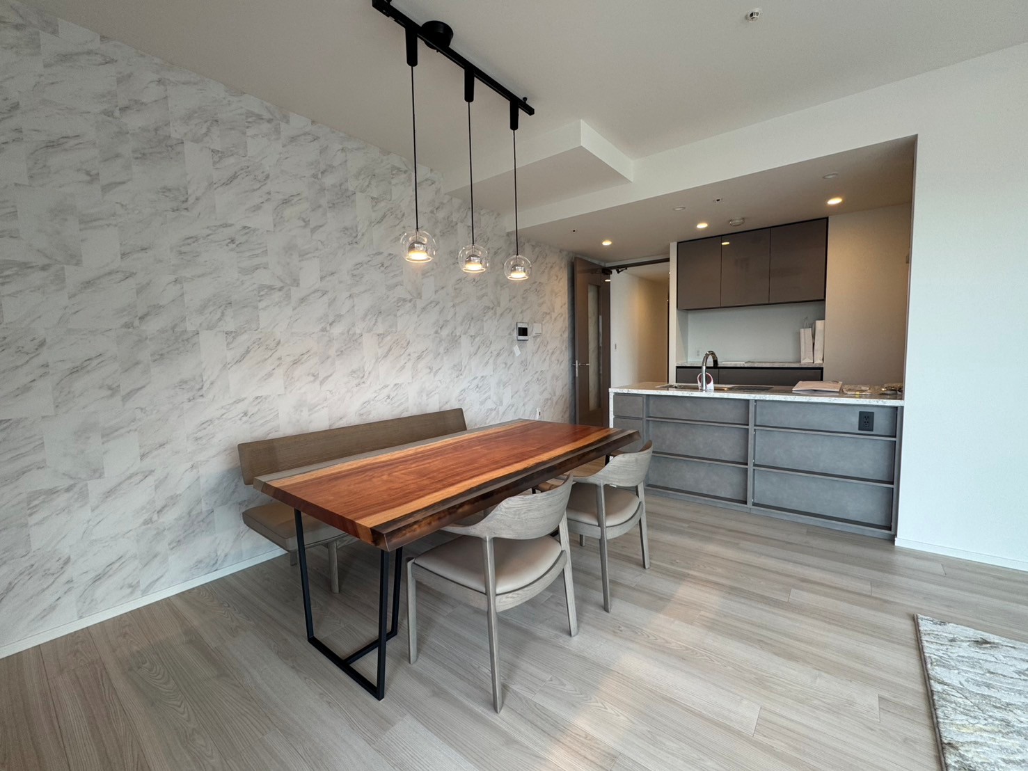 ボセレジンの一枚いてレジンテーブル　納品事例