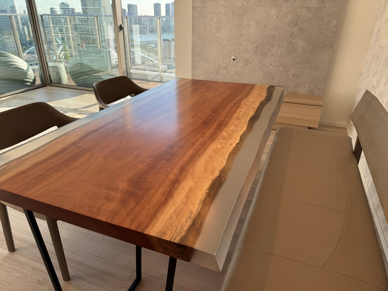 ボセレジンの一枚いてレジンテーブル　納品事例