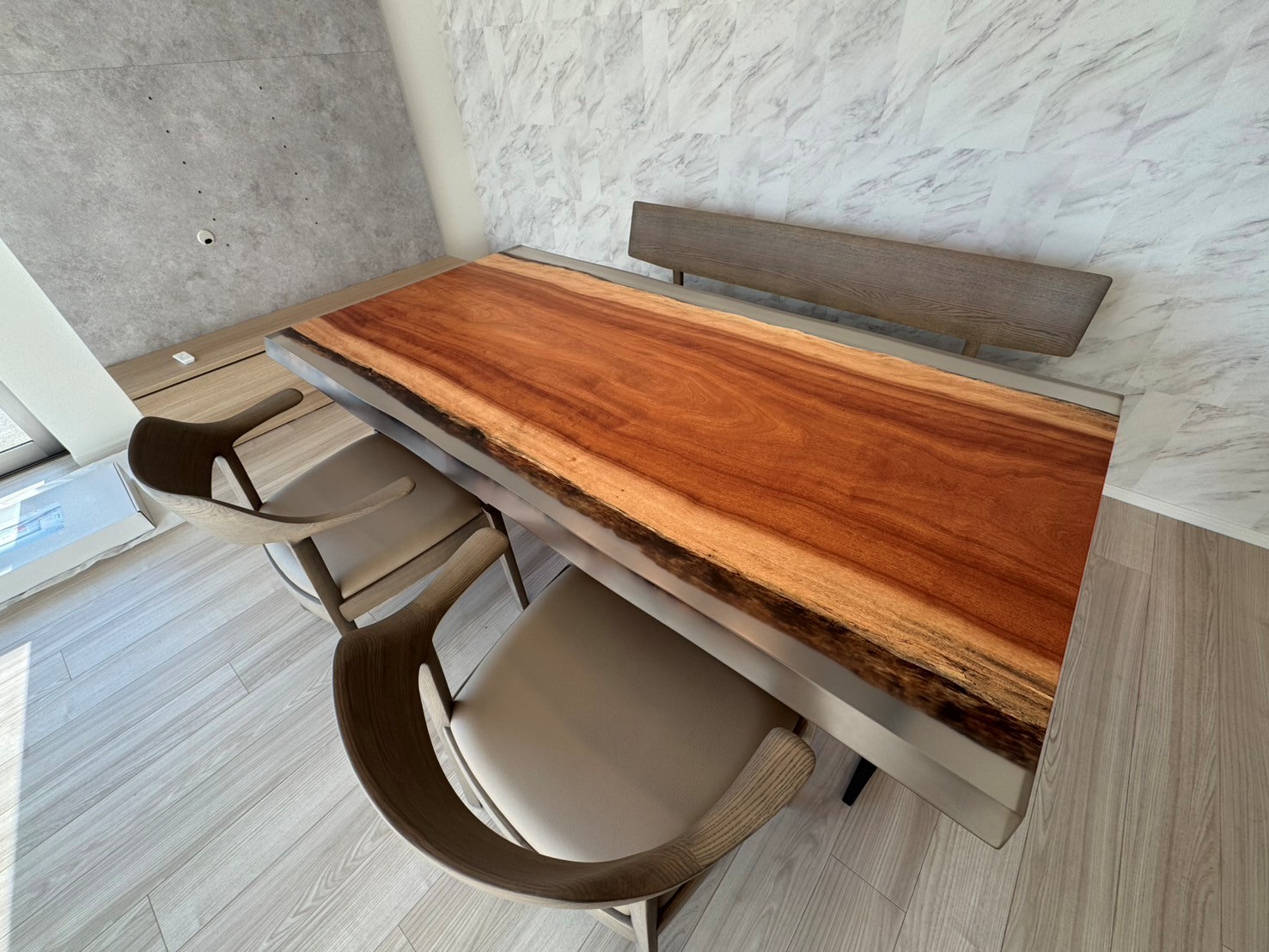 ボセレジンの一枚いてレジンテーブル　納品事例