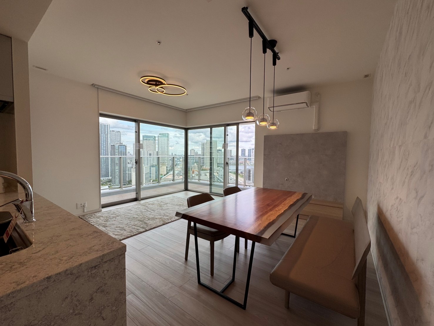 ボセレジンの一枚いてレジンテーブル　納品事例